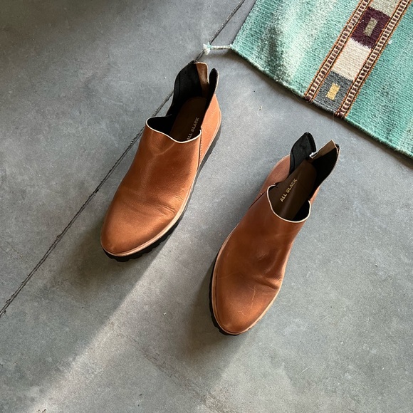 All black brand boots. 8.5 - Picture 7 of 7